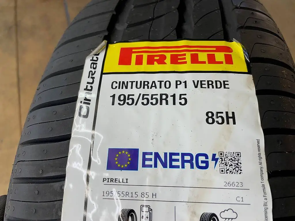 Neue Pirelli Sommerreifen 195/55 R15