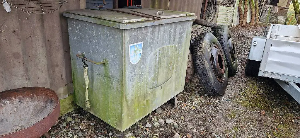 V Zug Abfall Container