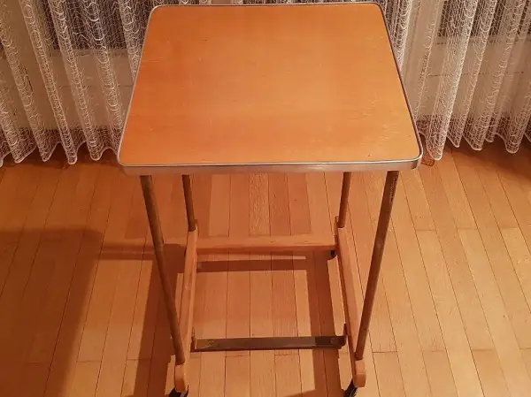  Schreibmaschinen Möbel / Drucker Möbel mit 4 Rädern antik