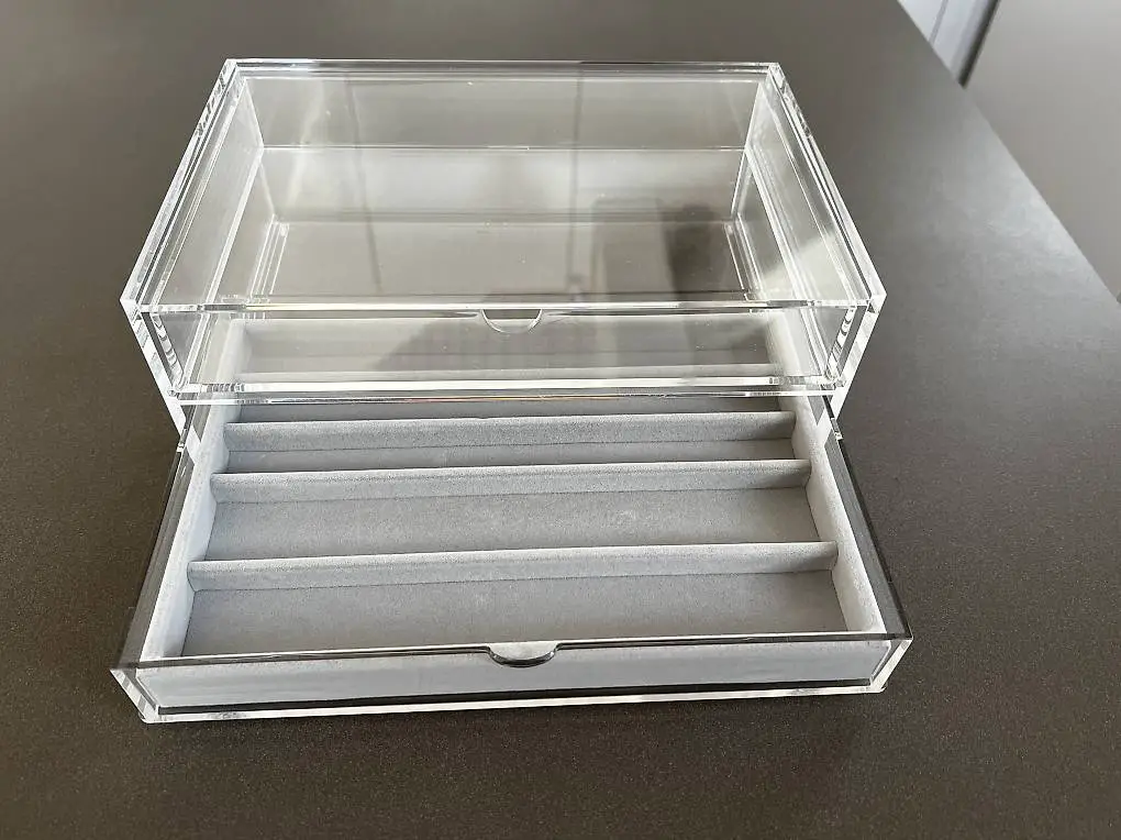 Schmuckbox Acryl von Muji mit Einlegeboden