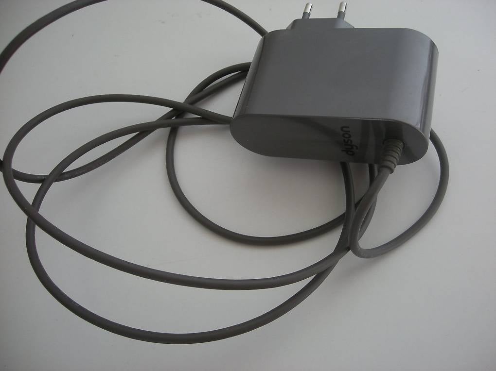 Dyson Akkuladekabel Fabrikneu für V-6 V-7 V-8 DC- 62 Model