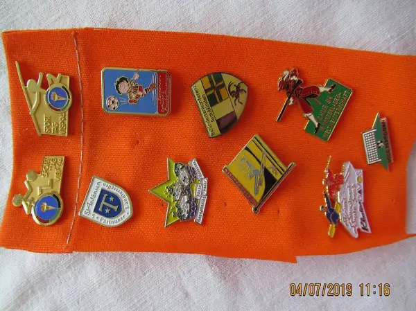 PIN, Pin, Pin`s, Anstecker, Plaketten, 10 versch. Stücke