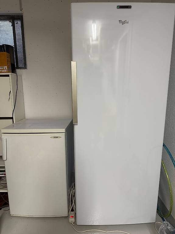 Grosse Tiefkühltruhe & kleiner Kühlschrank (Whirlpool/Titan)