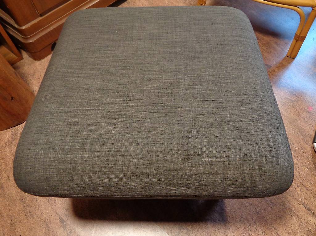 Hocker mit Stoffbezug