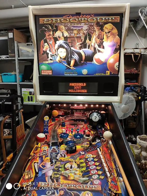 Stern Flipper Sharkey"s Shootout