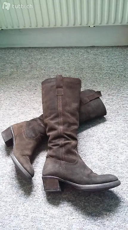braune Wildlederstiefel Grösse 36