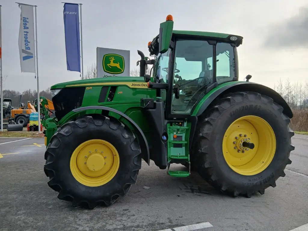 John Deere 6R 215