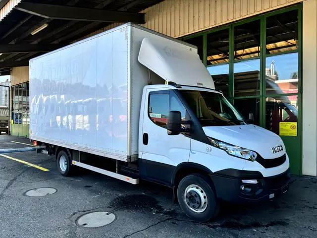 IVECO, 70C17 Daily Möbelwagen, Kunststoffkoffer