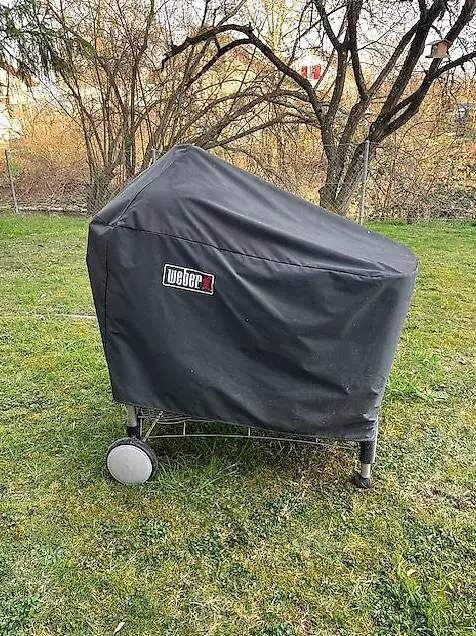 Weber Grill 57 cm mit extra grosser Arbeitsfläche