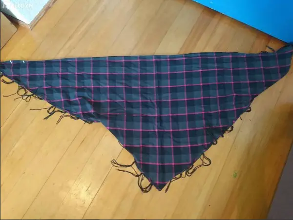 Halstuch, Dreieckstuch mit Fransen