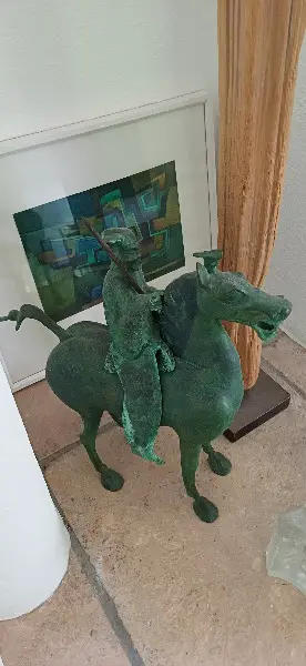 Chinesisches Pferd mit Reiter und Speer aus Bronze