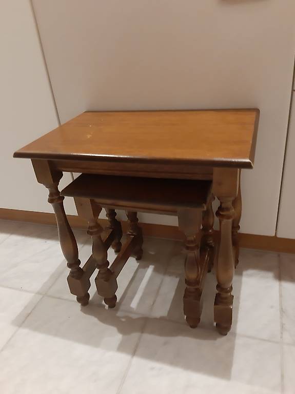2 Tischchen Massivholz