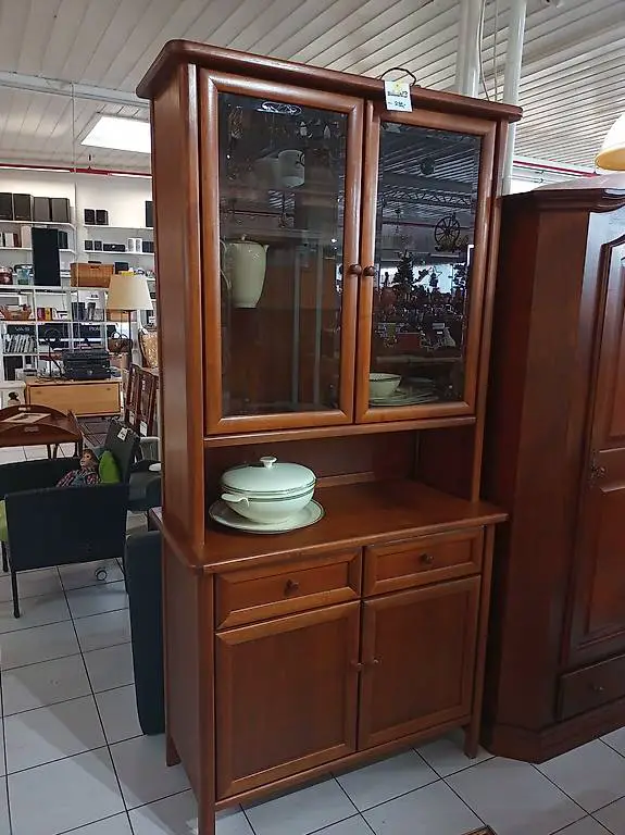 Vintage Buffet / Vitrine in Nussbaum