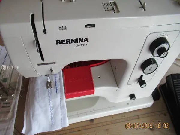  Bernina Nähmaschine im roten Koffer