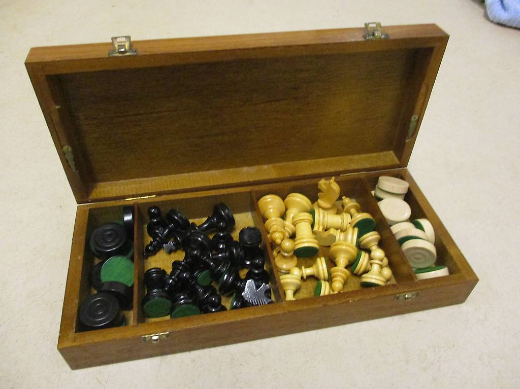 Schachfiguren-Box Holz Mühle-Steine Schach - 1 Bauer fehlt