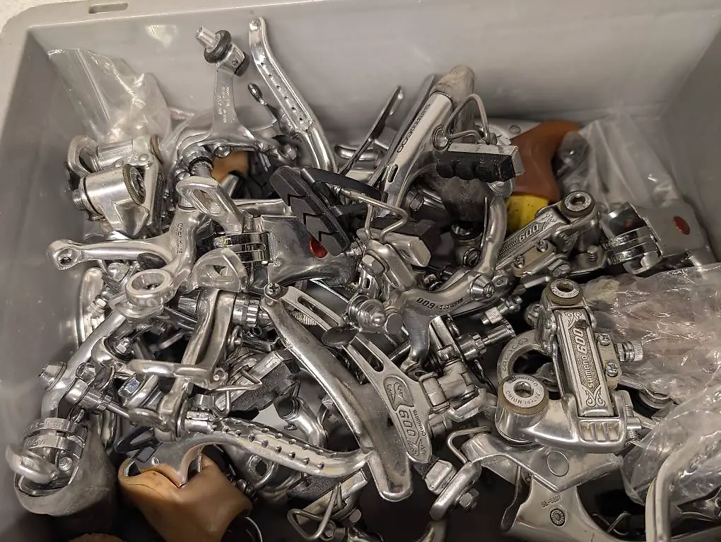 Diverses Shimano 600 Vintage Material zusammen