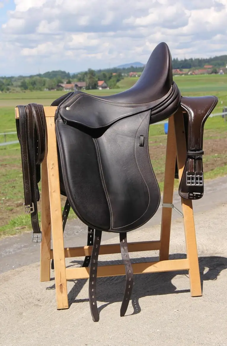 Dressursattel Mambo von Schleese in Sitzgrösse 18 Zoll