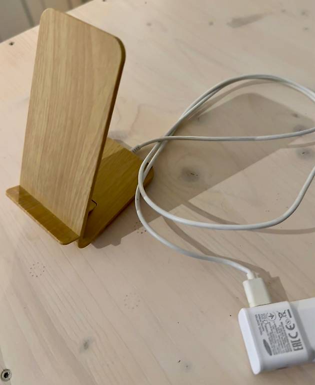 iPhone Drathlos Ladestation