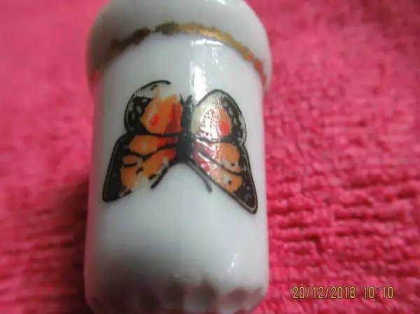  Fingerhut, Nähhut, Flickhut, Porzellan