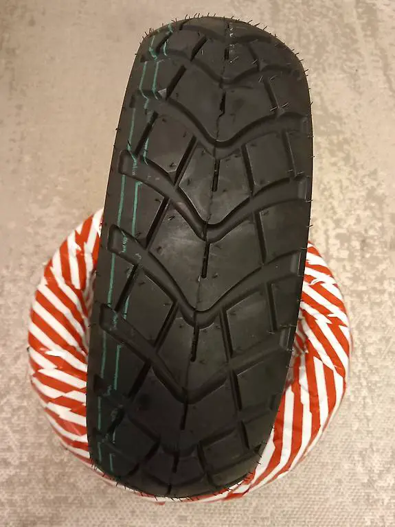 Roller Motorrad Reifen 110/70/12/47K neue 2 Reifen.