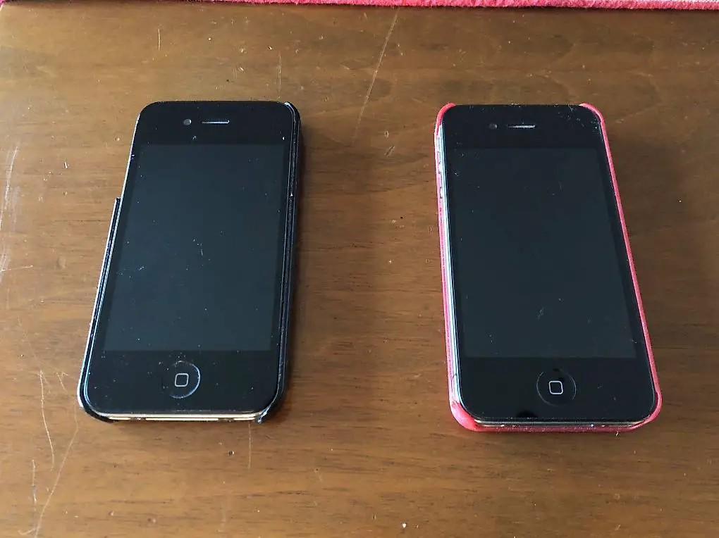 2 x iPhone 4S (Sehr sehr gutem Zustand)
