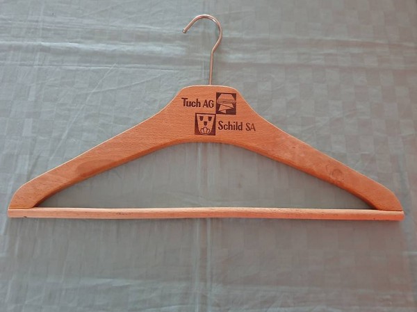  Kleiderbügel Holz Tuch AG Schild SA dunkel