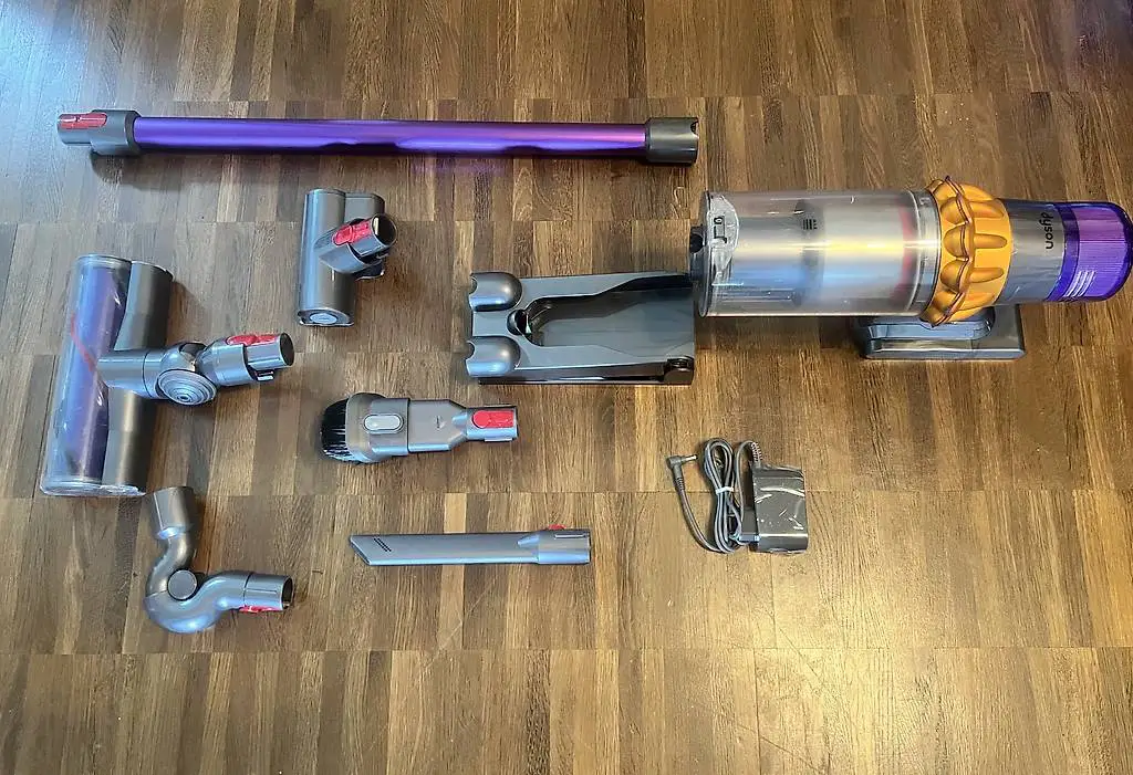 Dyson V15 Absolute Staubsauger Akku u Filter Neuwertig