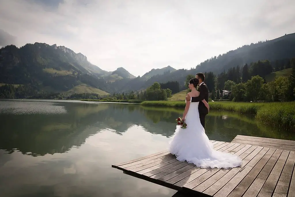 Traumhaftes Hochzeitskleid in weiss inkl. Unterrock