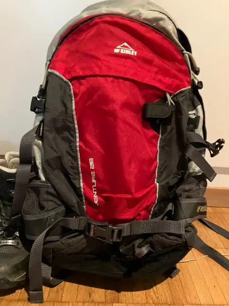 Roter, bequemer Wanderrucksack MCKinsey, 28l