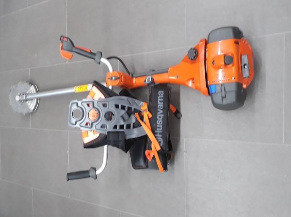  Verkaufe einen Freischneider Husqvarna 555FX