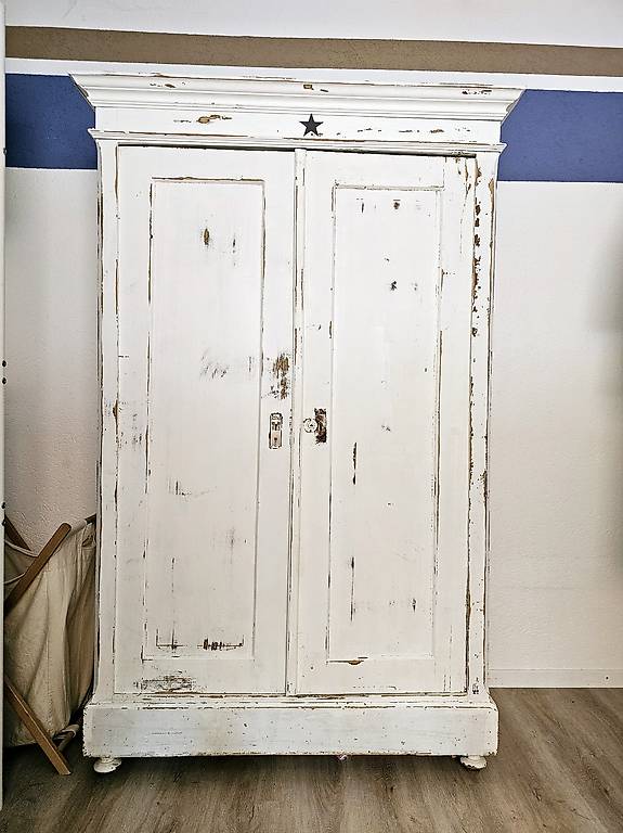 Schöner alter Schrank weiss shabby chic