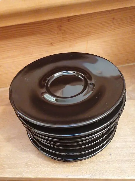 12 Untertassen schwarz Tognana