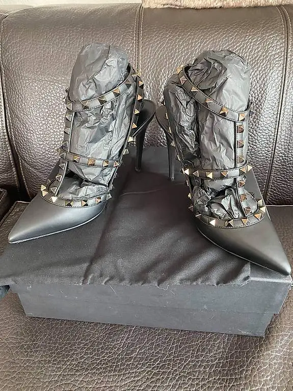 Valentino Rockstud Pumps