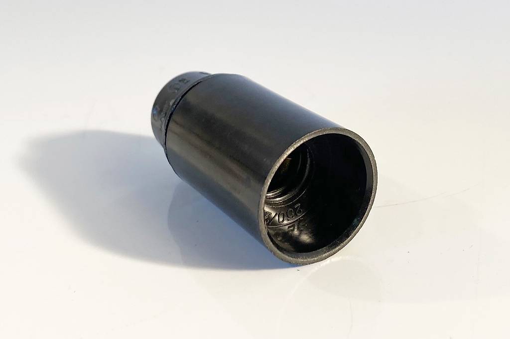 Eine schwarze Lampenfassung Lampenhalterung mit M10 Gewinde.