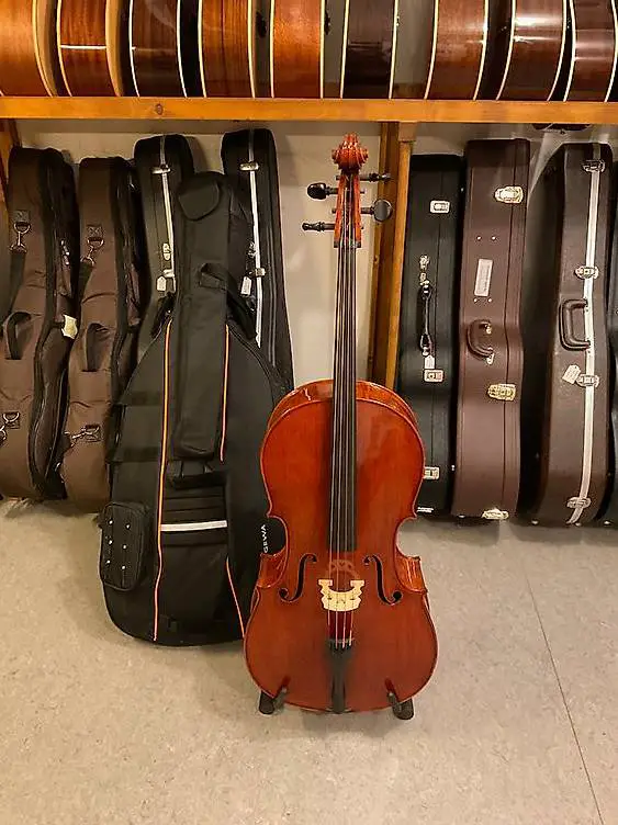 ** zu verkaufen ** 4 Celli & 4 Bögen