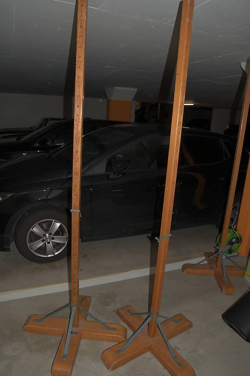 ältere Hochsprungständer aus Holz Holzständer