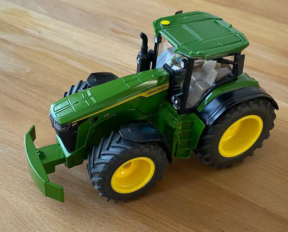 Spielzeugtraktor John Deere 370 und