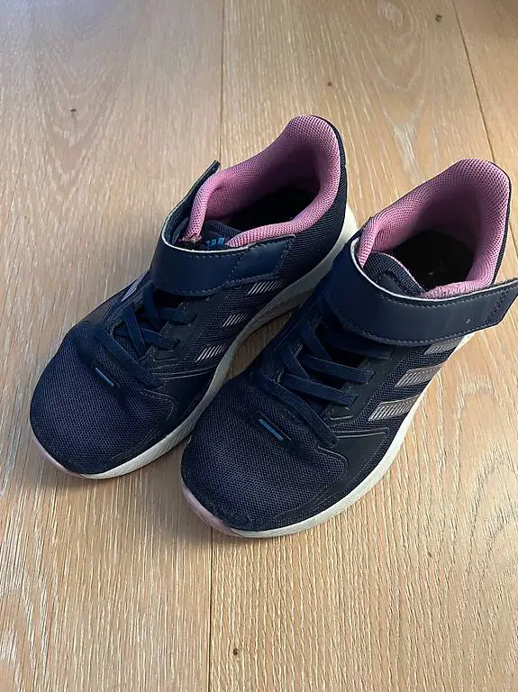 Adidas Turnschuhe Kinder Gr. 31