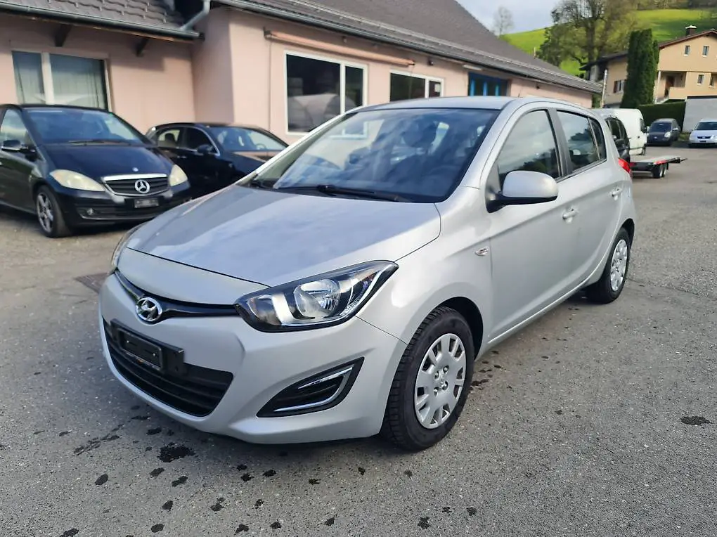 Hyundai i20-1.2 Benzin 2013 Jg.