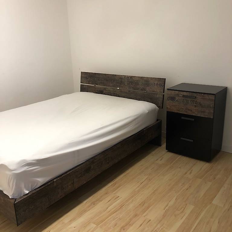 Bett 140x200 inkl. Kommode und Matratze