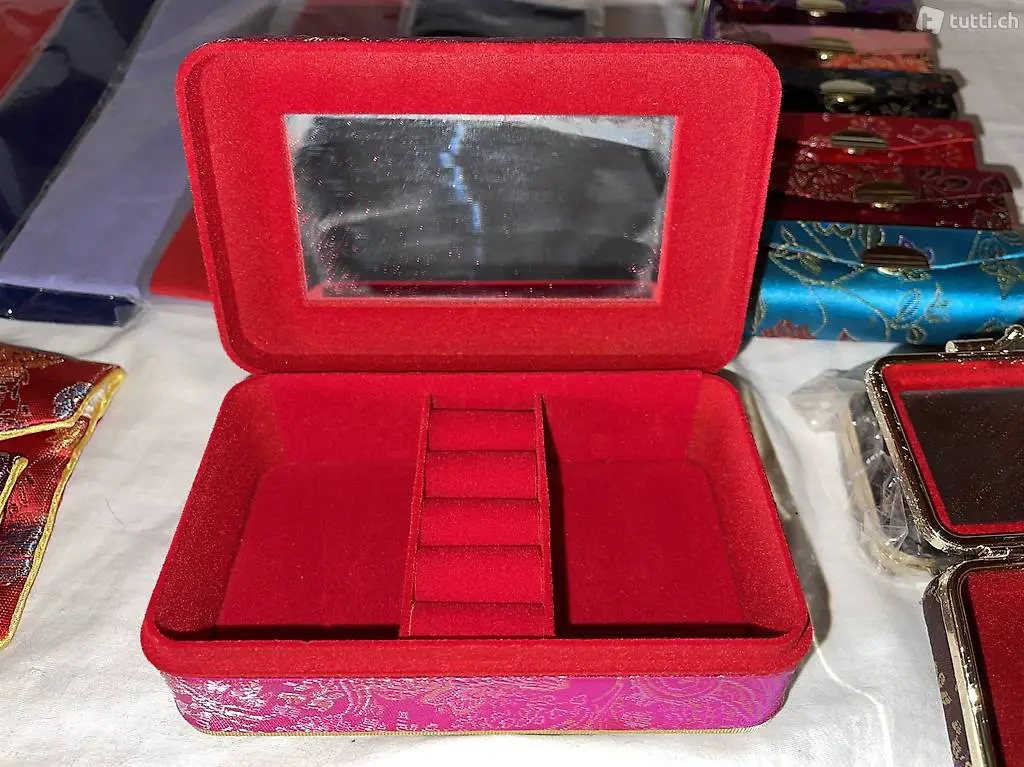 Porta gioielli e porta rossetti
