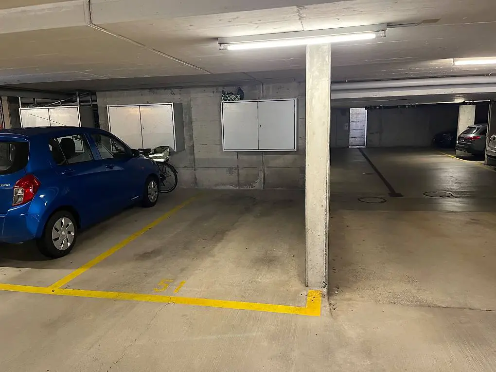 Parkplatz in Einstellhalle / Tiefgarage in Baar - ab sofort