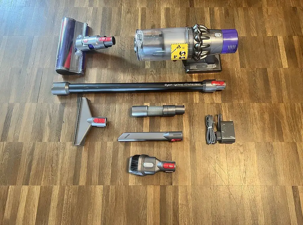 Dyson Cyclone V10 Total Clean, mit Neuem Akku u Filter