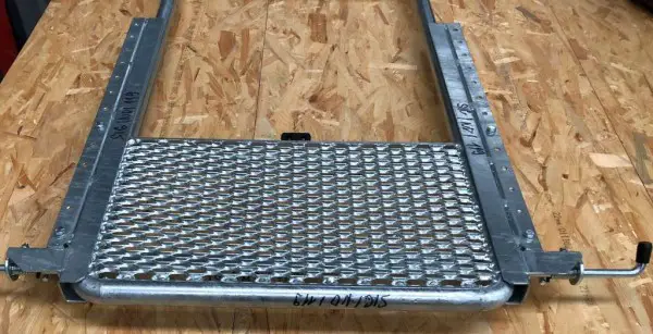 Auszugtritt Tritt für Anhänger Auftritt Trittstufe Steg