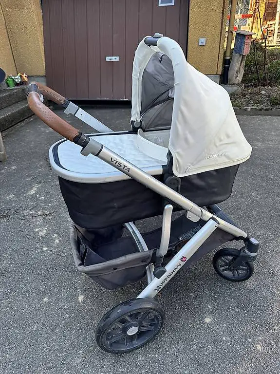 Uppababy Kinderwagen mit Babyschale und Adapter
