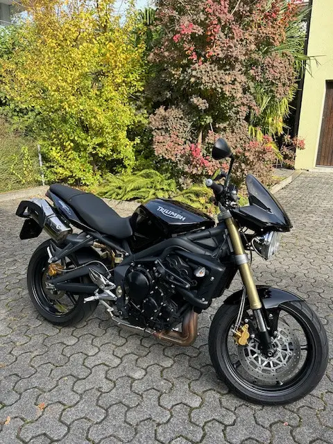 TRIUMPH Street Triple 675