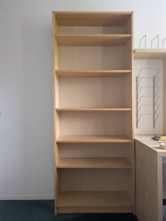 Bücherregal