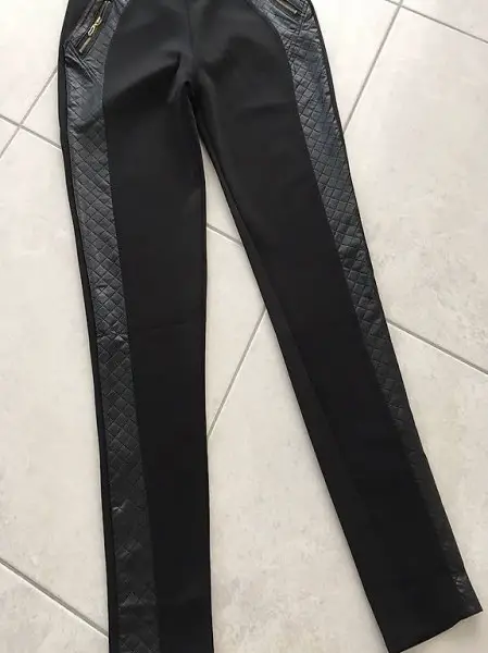 Hose Stretch, schwarz Gr. S/M, seitlicher Einsatz Lederoptik