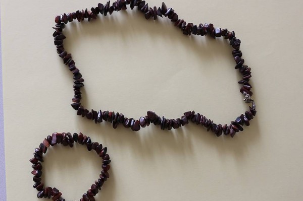 HALSKETTE MIT PASSENDEM ARMBAND