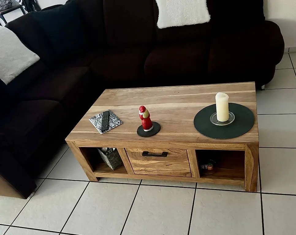 Sofatisch aus massivem Holz